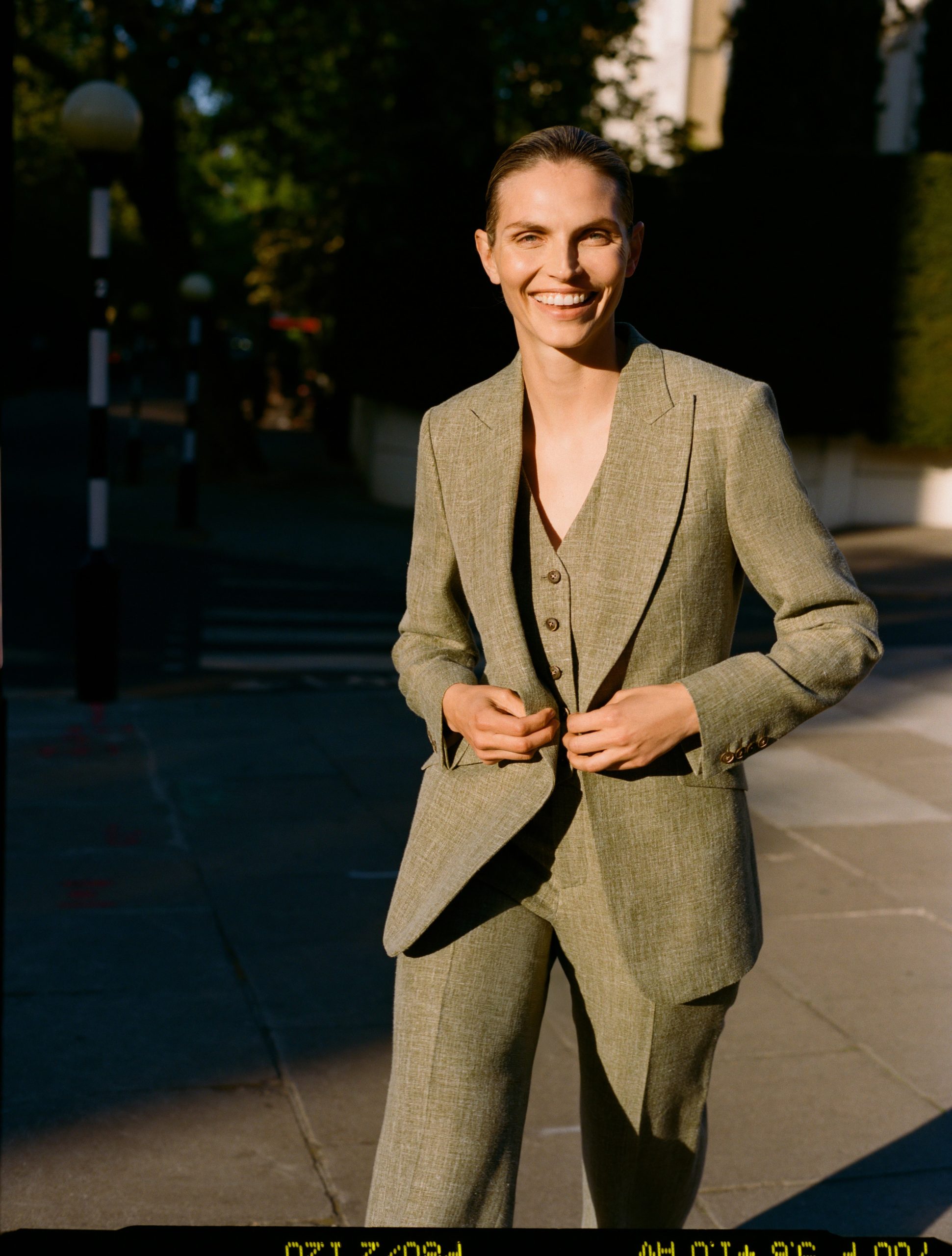 Single Breasted Jacket in Linen - Image 2