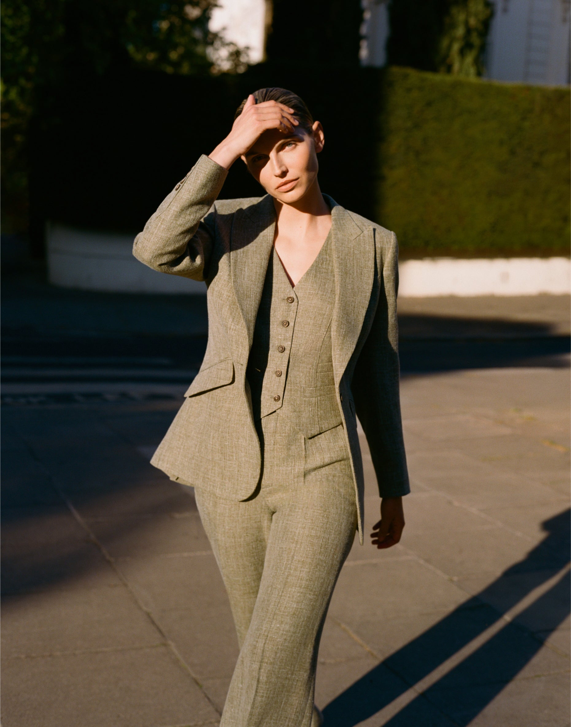 Single Breasted Jacket in Linen - Image 3