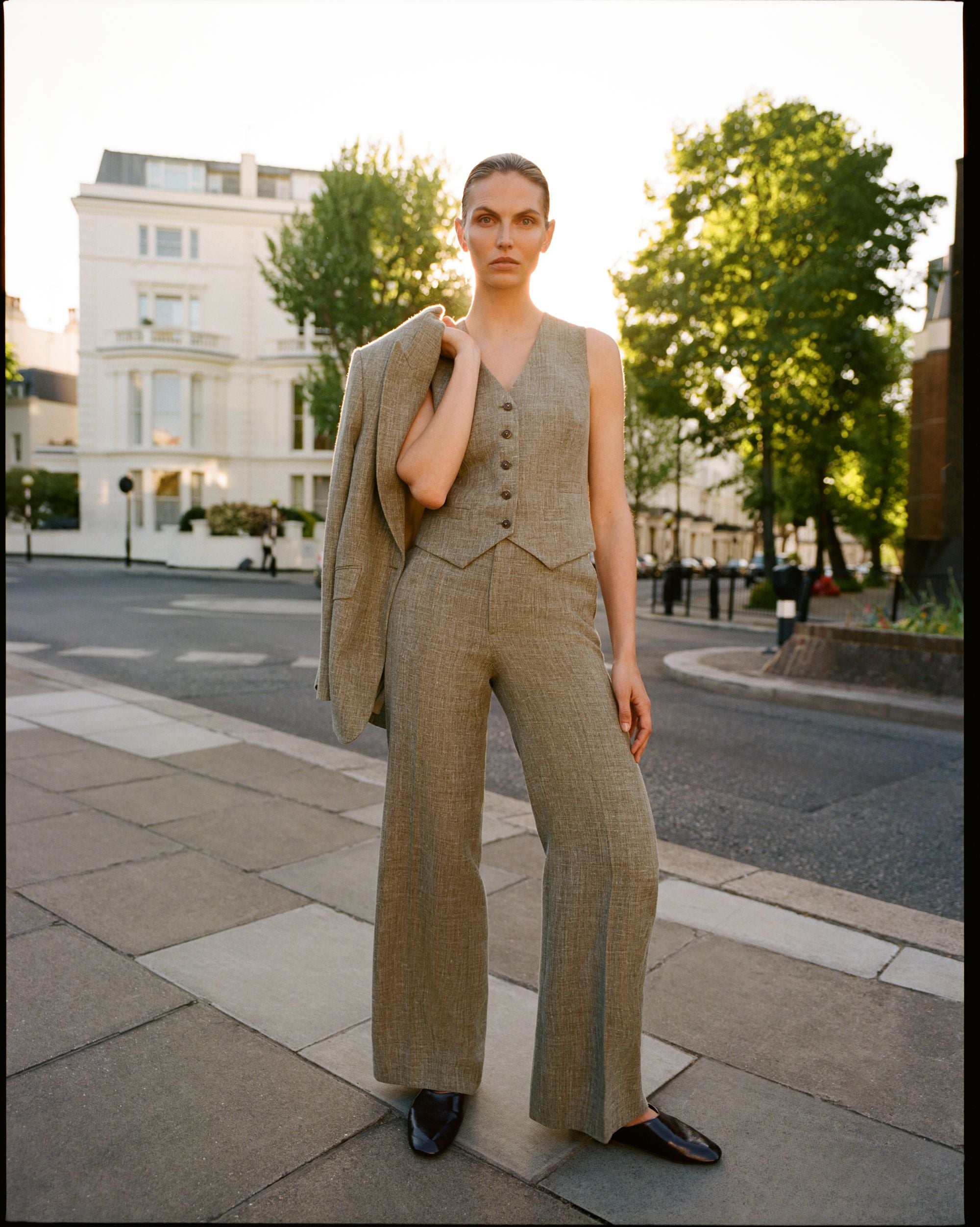 Straight Leg Trouser in Linen - Image 2